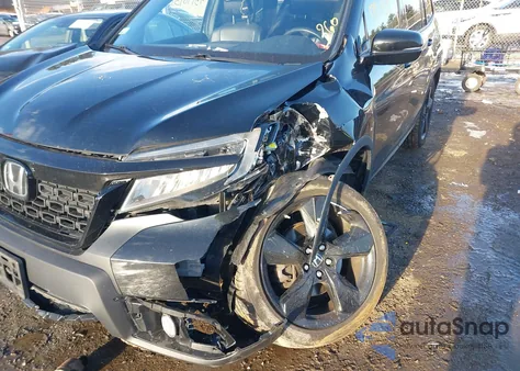 2019 Honda Passport Elite z USA, uszkodzony, nr VIN 5FNYF8H03KB017612